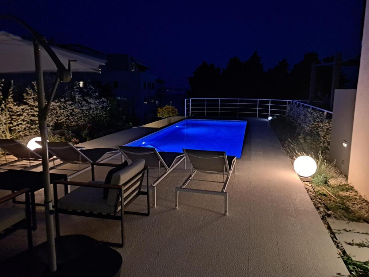 Apartment With Private Pool Split Exteriér fotografie